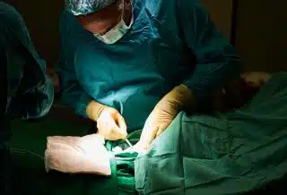 Quelles sont les principales étapes d’un traitement pour fracture au genou ?